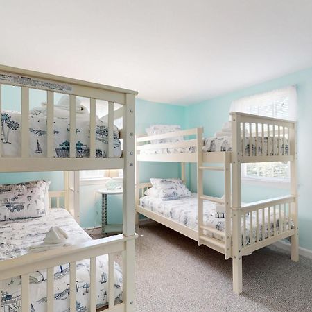 Far Away By The Sea Villa Yarmouth Port Екстериор снимка