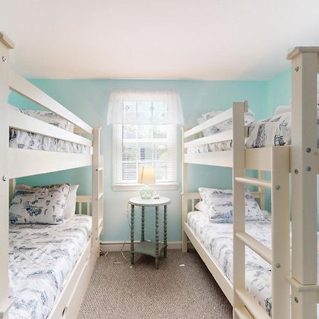 Far Away By The Sea Villa Yarmouth Port Екстериор снимка